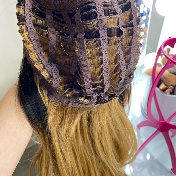 22’ long synthetic wig - Picture 4 of 5